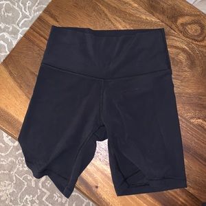 TNA aritzia butter bike shorts 6”